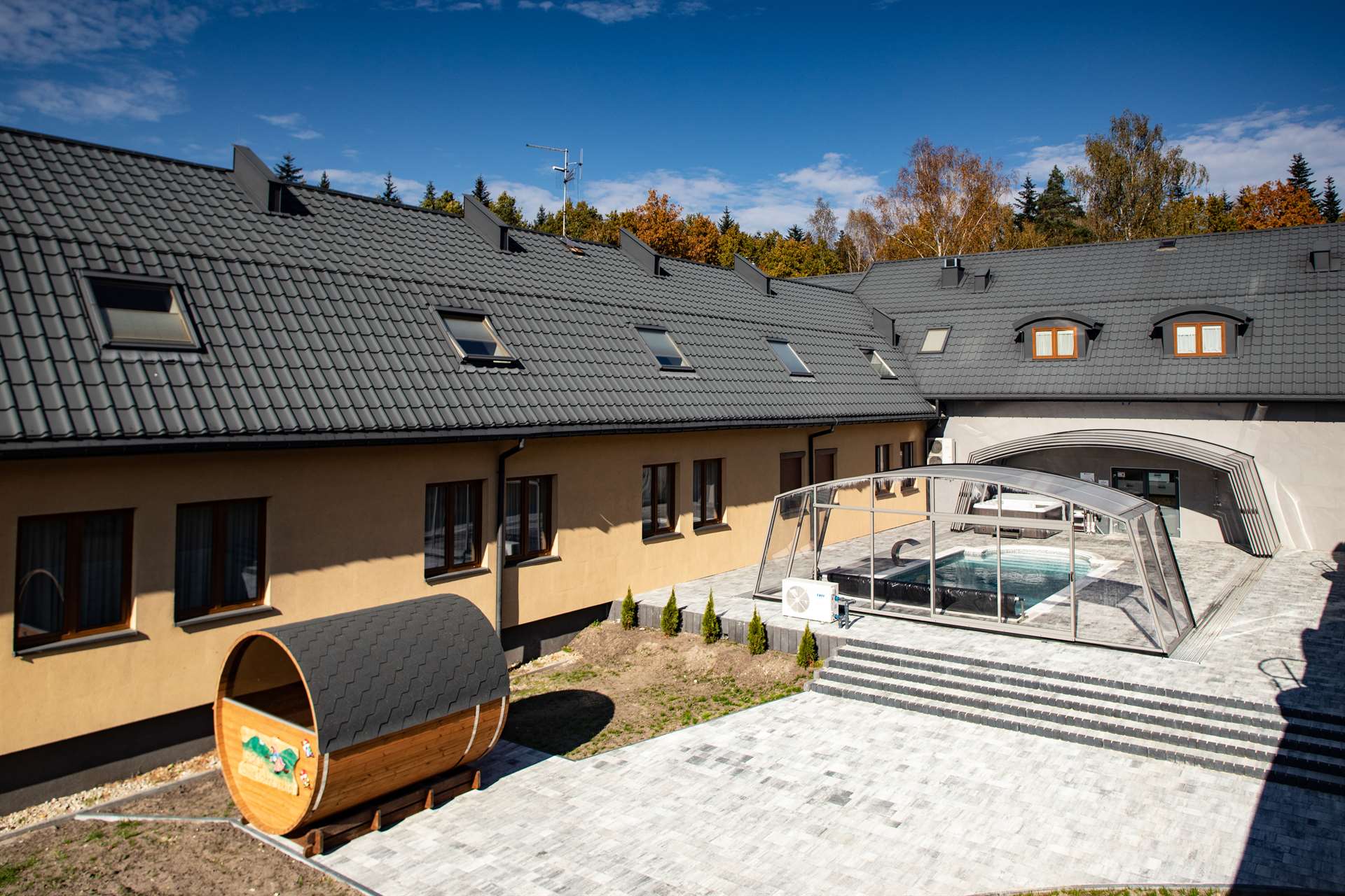 obszar z basenem i sauną